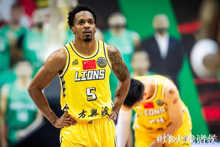 广厦球员为何不与布朗击掌?没有布朗如何拿到冠军? 广厦球员为何不与布朗击掌?没有布朗如何拿到冠军?