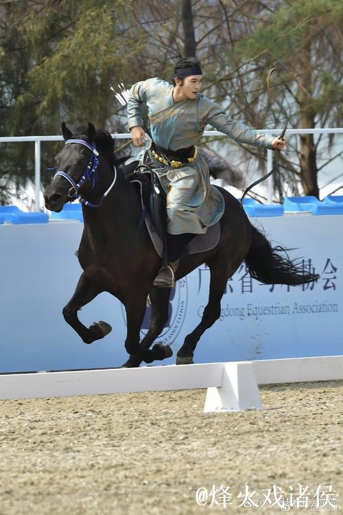 于适携手浪琴荣膺荣耀头衔，助力骑射赛事推广